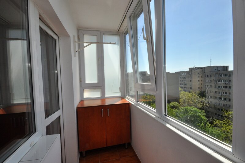 Drumul Taberei 1 minut metrou Favorit apartament 3 camere 2 bai decomandat