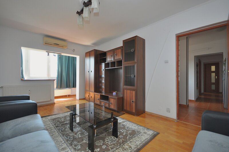 Drumul Taberei 1 minut metrou Favorit apartament 3 camere 2 bai decomandat