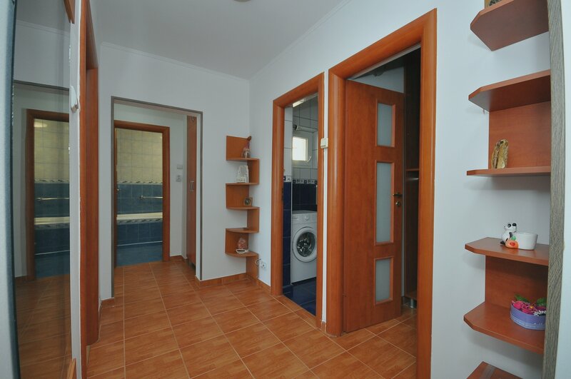 Drumul Taberei 1 minut metrou Favorit apartament 3 camere 2 bai decomandat