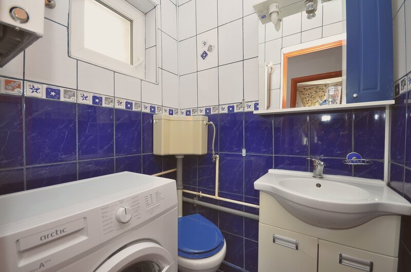Drumul Taberei 1 minut metrou Favorit apartament 3 camere 2 bai decomandat